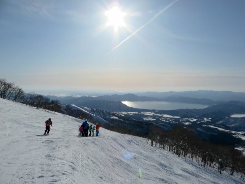 滑雪場與田澤湖