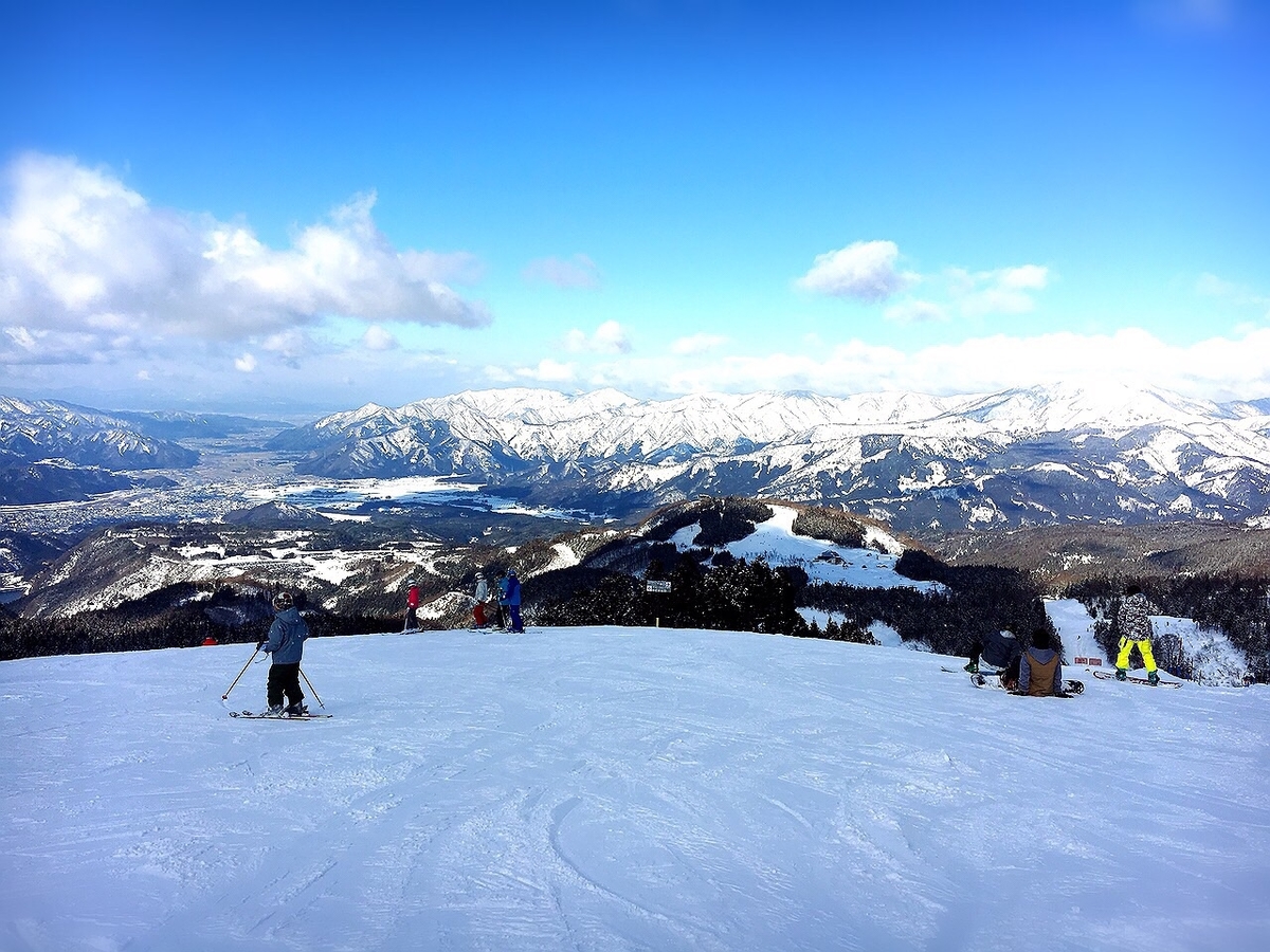 Recommended seasons for skiing in Japan