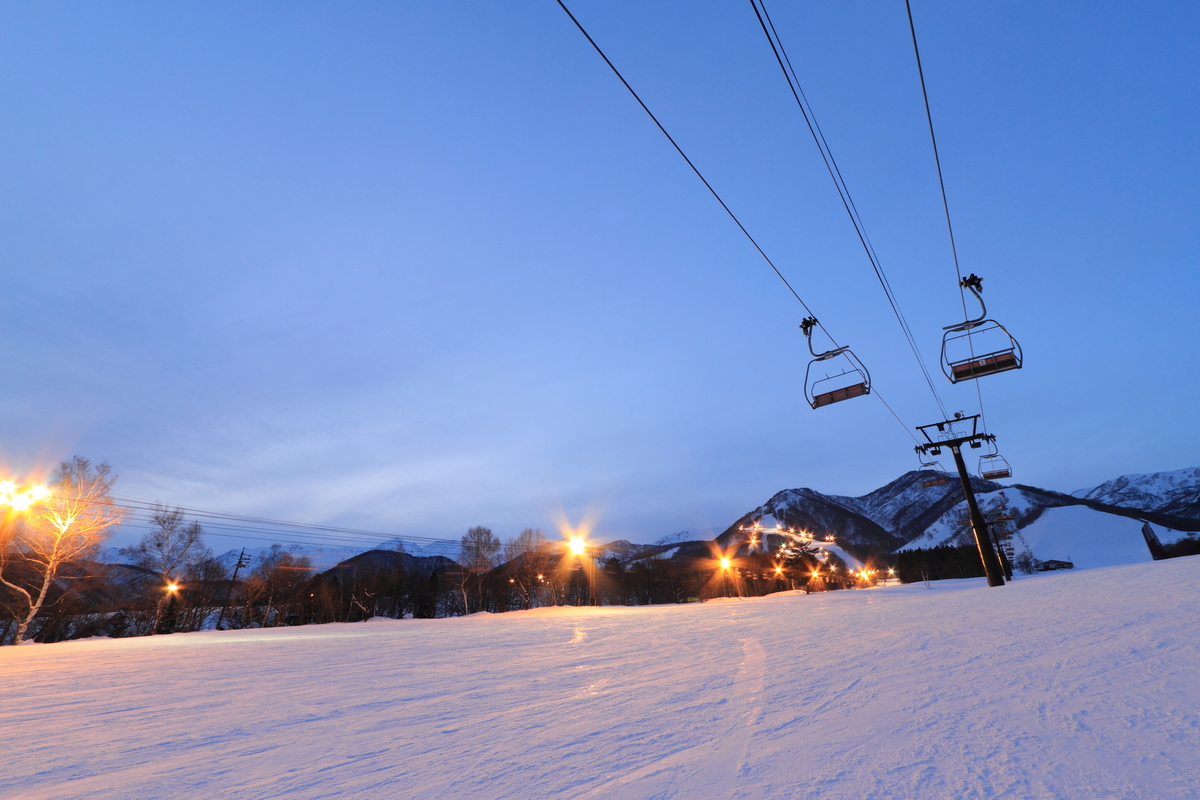 HAKUBA VALLEY 栂池高原滑雪場的夜間滑雪