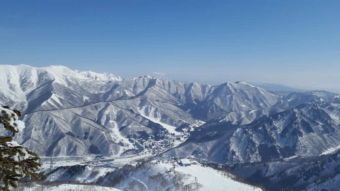 苗場スキー場から見える山々